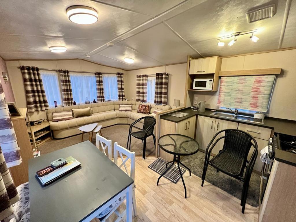 2 Bedroom Lakeview Lodge - Ensuite & Balcony Deck Carnforth Dış mekan fotoğraf